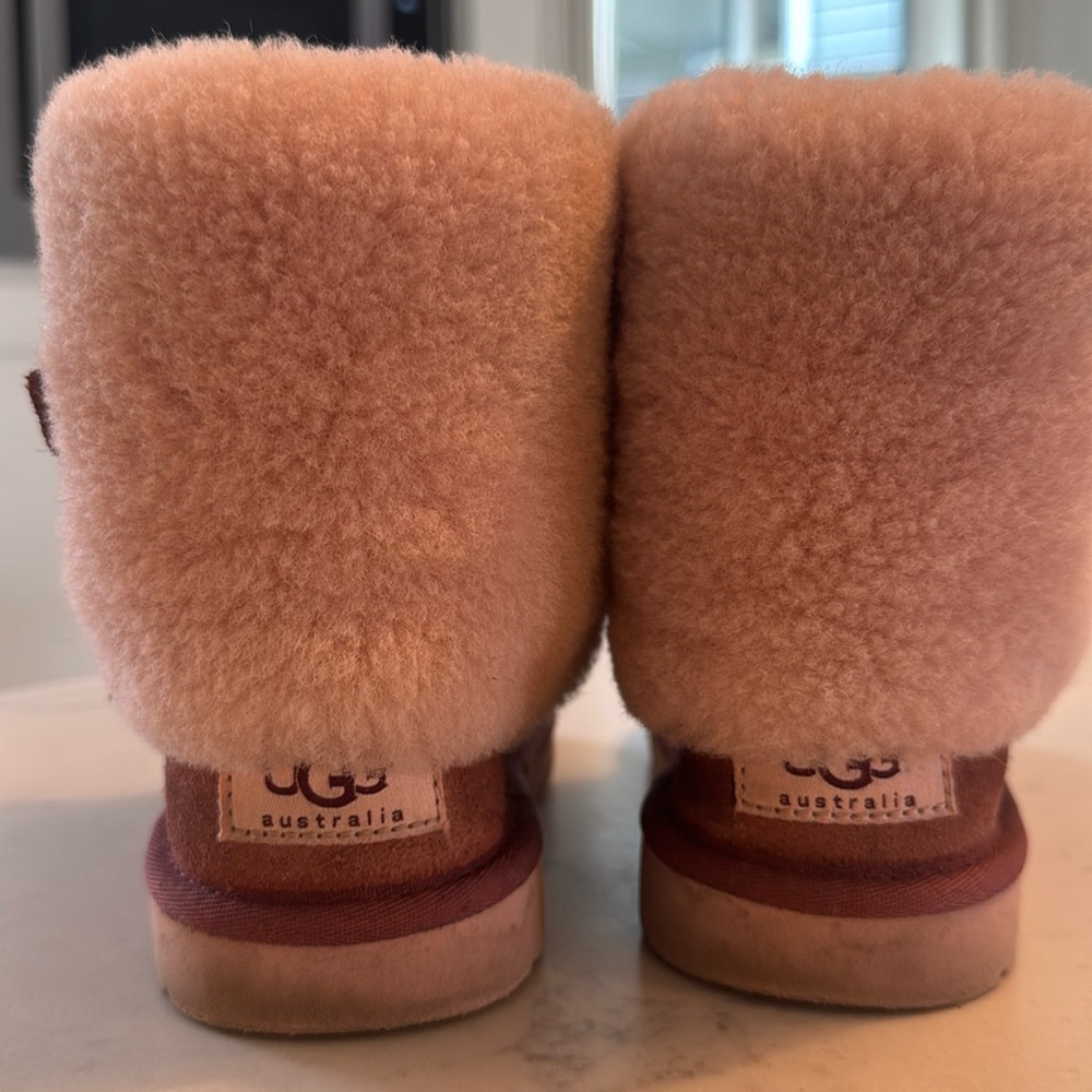 Pink Uggs